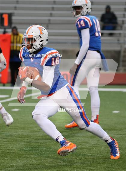 Thumbnail 3 in Libertyville @ East St. Louis (IHSA 7A 1st. Round Playoff) photogallery.
