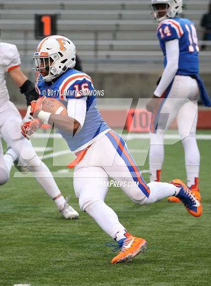 Thumbnail 1 in Libertyville @ East St. Louis (IHSA 7A 1st. Round Playoff) photogallery.