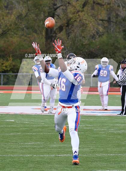 Thumbnail 2 in Libertyville @ East St. Louis (IHSA 7A 1st. Round Playoff) photogallery.
