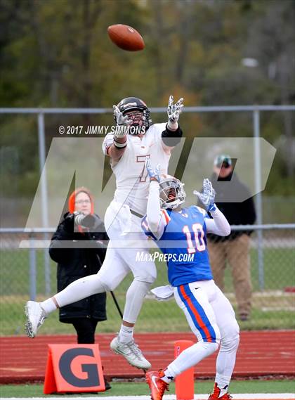 Thumbnail 3 in Libertyville @ East St. Louis (IHSA 7A 1st. Round Playoff) photogallery.
