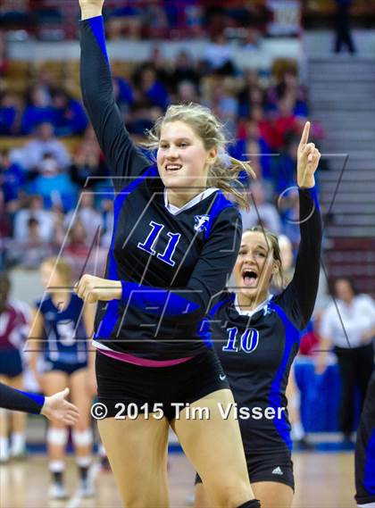 Thumbnail 3 in Lyons vs. Limon (CHSAA 2A Playoff) photogallery.