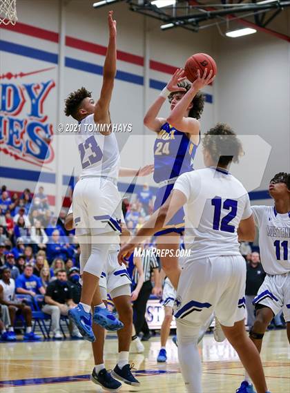 Thumbnail 2 in Brock vs. City View (UIL Class 3A Quarterfinal) photogallery.