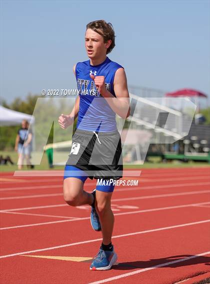 Thumbnail 1 in UIL 3A Area Track Meet photogallery.