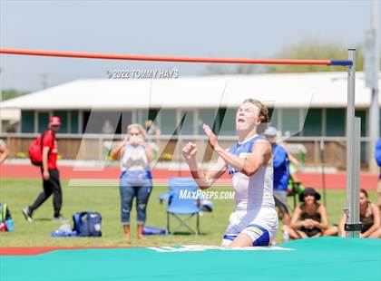 Thumbnail 3 in UIL 3A Area Track Meet photogallery.