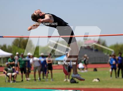 Thumbnail 2 in UIL 3A Area Track Meet photogallery.