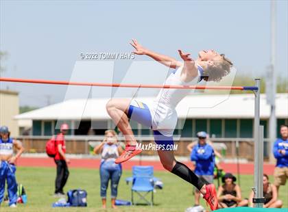 Thumbnail 1 in UIL 3A Area Track Meet photogallery.