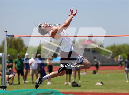Thumbnail 1 in UIL 3A Area Track Meet photogallery.