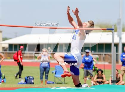 Thumbnail 1 in UIL 3A Area Track Meet photogallery.