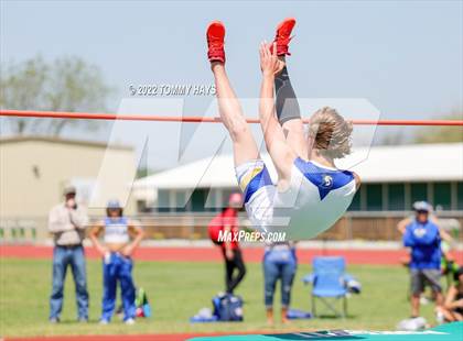Thumbnail 3 in UIL 3A Area Track Meet photogallery.