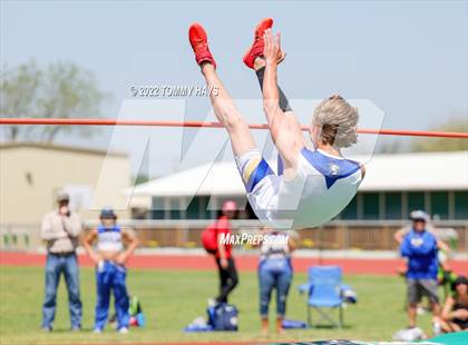 Thumbnail 2 in UIL 3A Area Track Meet photogallery.