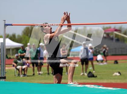 Thumbnail 1 in UIL 3A Area Track Meet photogallery.