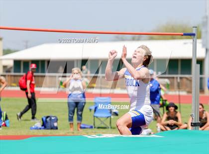 Thumbnail 1 in UIL 3A Area Track Meet photogallery.