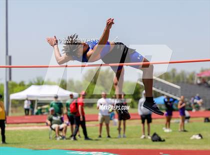 Thumbnail 1 in UIL 3A Area Track Meet photogallery.