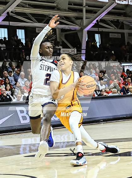Thumbnail 1 in Archbishop Stepinac vs. Nazareth (CHSAA Intersectional Class AA City Championship) photogallery.