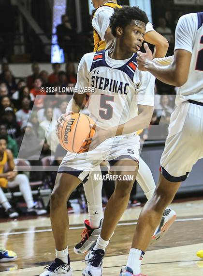 Thumbnail 3 in Archbishop Stepinac vs. Nazareth (CHSAA Intersectional Class AA City Championship) photogallery.