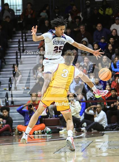Thumbnail 2 in Archbishop Stepinac vs. Nazareth (CHSAA Intersectional Class AA City Championship) photogallery.