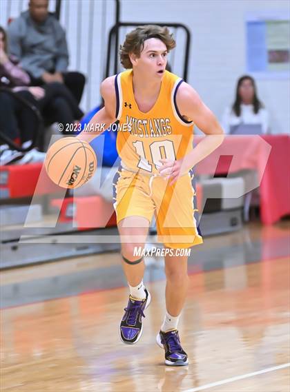 Thumbnail 1 in Salpointe Catholic vs. Sunrise Mountain (Phoenix Union Coyote Classic) photogallery.