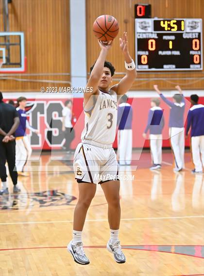 Thumbnail 3 in Salpointe Catholic vs. Sunrise Mountain (Phoenix Union Coyote Classic) photogallery.