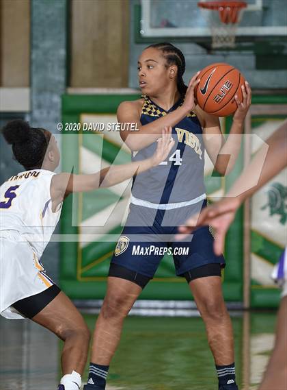 Thumbnail 1 in Bonita Vista vs. Lynwood (MLK Showcase) photogallery.