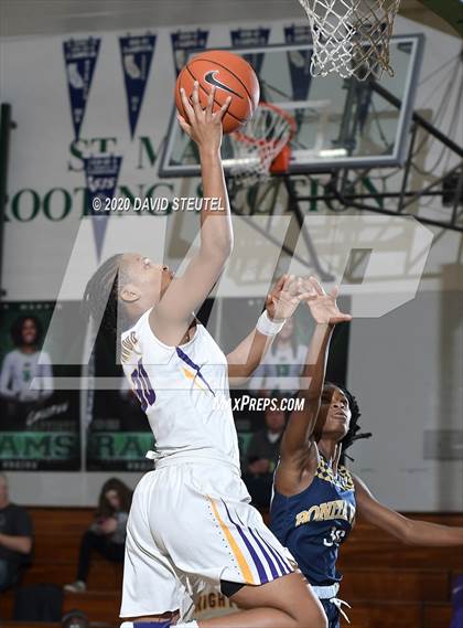 Thumbnail 2 in Bonita Vista vs. Lynwood (MLK Showcase) photogallery.