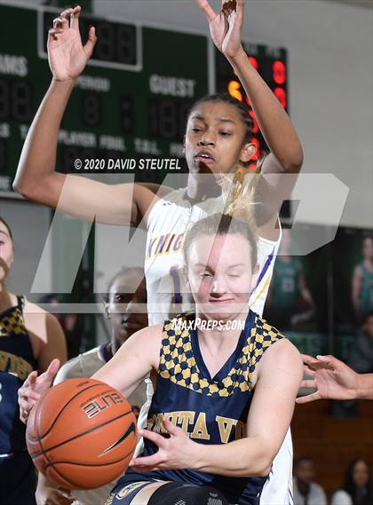 Thumbnail 1 in Bonita Vista vs. Lynwood (MLK Showcase) photogallery.