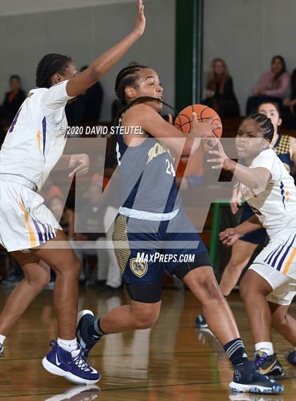 Thumbnail 2 in Bonita Vista vs. Lynwood (MLK Showcase) photogallery.