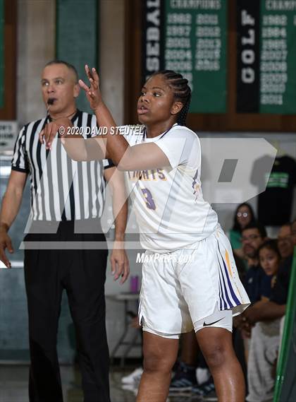 Thumbnail 3 in Bonita Vista vs. Lynwood (MLK Showcase) photogallery.