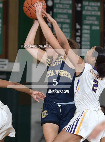 Thumbnail 3 in Bonita Vista vs. Lynwood (MLK Showcase) photogallery.