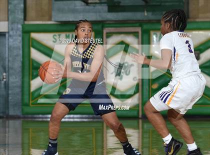 Thumbnail 3 in Bonita Vista vs. Lynwood (MLK Showcase) photogallery.
