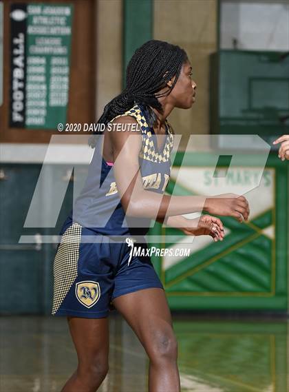 Thumbnail 1 in Bonita Vista vs. Lynwood (MLK Showcase) photogallery.