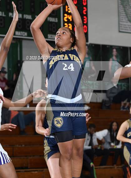Thumbnail 2 in Bonita Vista vs. Lynwood (MLK Showcase) photogallery.