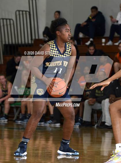 Thumbnail 3 in Bonita Vista vs. Lynwood (MLK Showcase) photogallery.