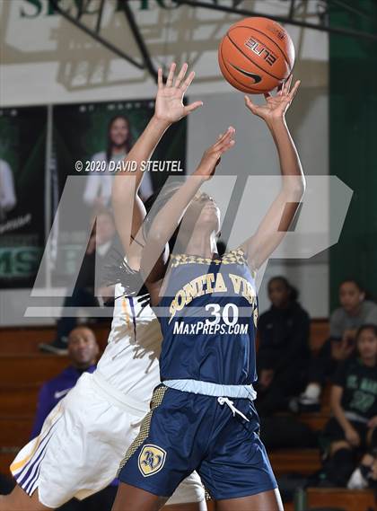 Thumbnail 3 in Bonita Vista vs. Lynwood (MLK Showcase) photogallery.