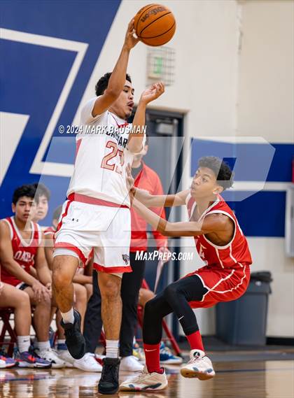 Thumbnail 3 in Segerstrom vs. Loara photogallery.