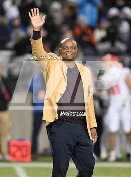 Thumbnail 2 in Olentangy Orange vs. St. Xavier (OHSAA Division 1 Final) photogallery.