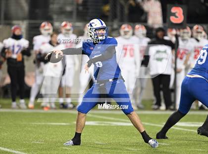 Thumbnail 1 in Olentangy Orange vs. St. Xavier (OHSAA Division 1 Final) photogallery.