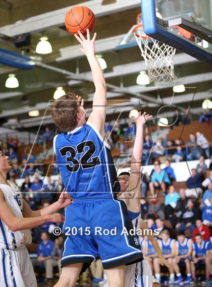 Thumbnail 3 in Creighton Prep vs. Lincoln East  photogallery.