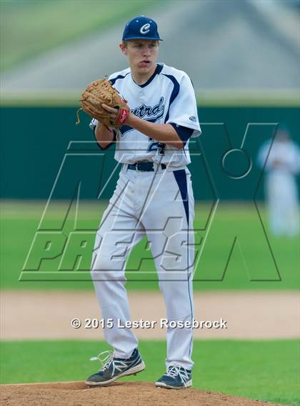 Thumbnail 3 in Central Catholic vs Stilwell photogallery.
