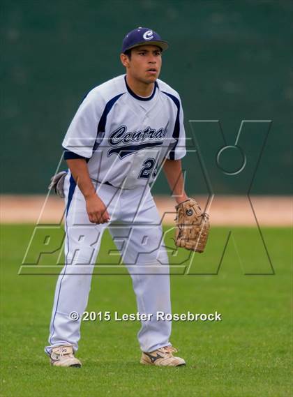 Thumbnail 2 in Central Catholic vs Stilwell photogallery.