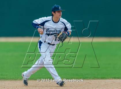 Thumbnail 3 in Central Catholic vs Stilwell photogallery.