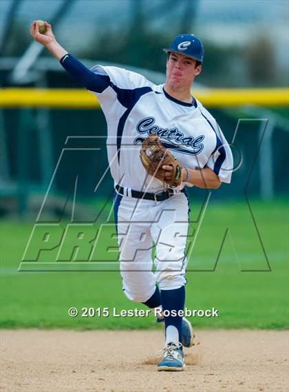 Thumbnail 1 in Central Catholic vs Stilwell photogallery.