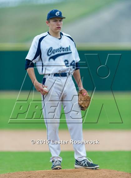 Thumbnail 2 in Central Catholic vs Stilwell photogallery.