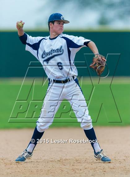 Thumbnail 2 in Central Catholic vs Stilwell photogallery.