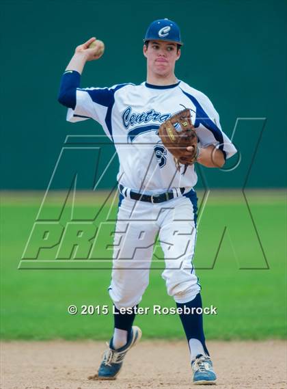 Thumbnail 3 in Central Catholic vs Stilwell photogallery.