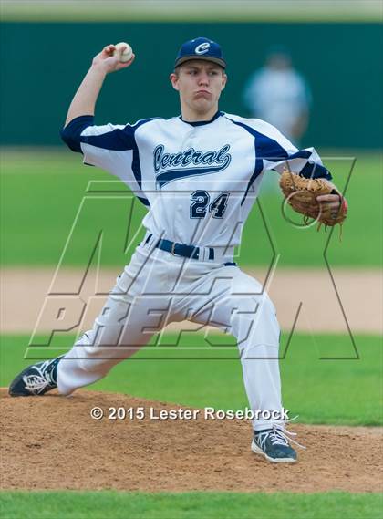 Thumbnail 3 in Central Catholic vs Stilwell photogallery.