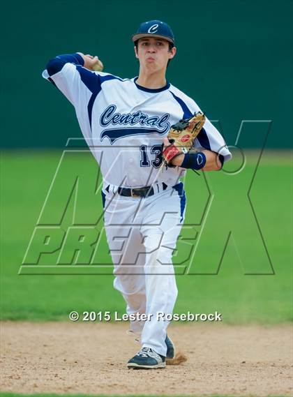 Thumbnail 2 in Central Catholic vs Stilwell photogallery.