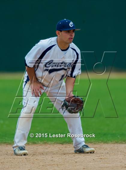 Thumbnail 3 in Central Catholic vs Stilwell photogallery.