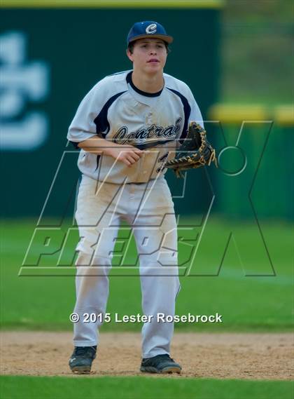 Thumbnail 3 in Central Catholic vs Stilwell photogallery.
