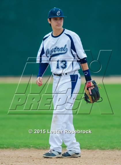 Thumbnail 3 in Central Catholic vs Stilwell photogallery.