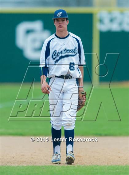 Thumbnail 2 in Central Catholic vs Stilwell photogallery.